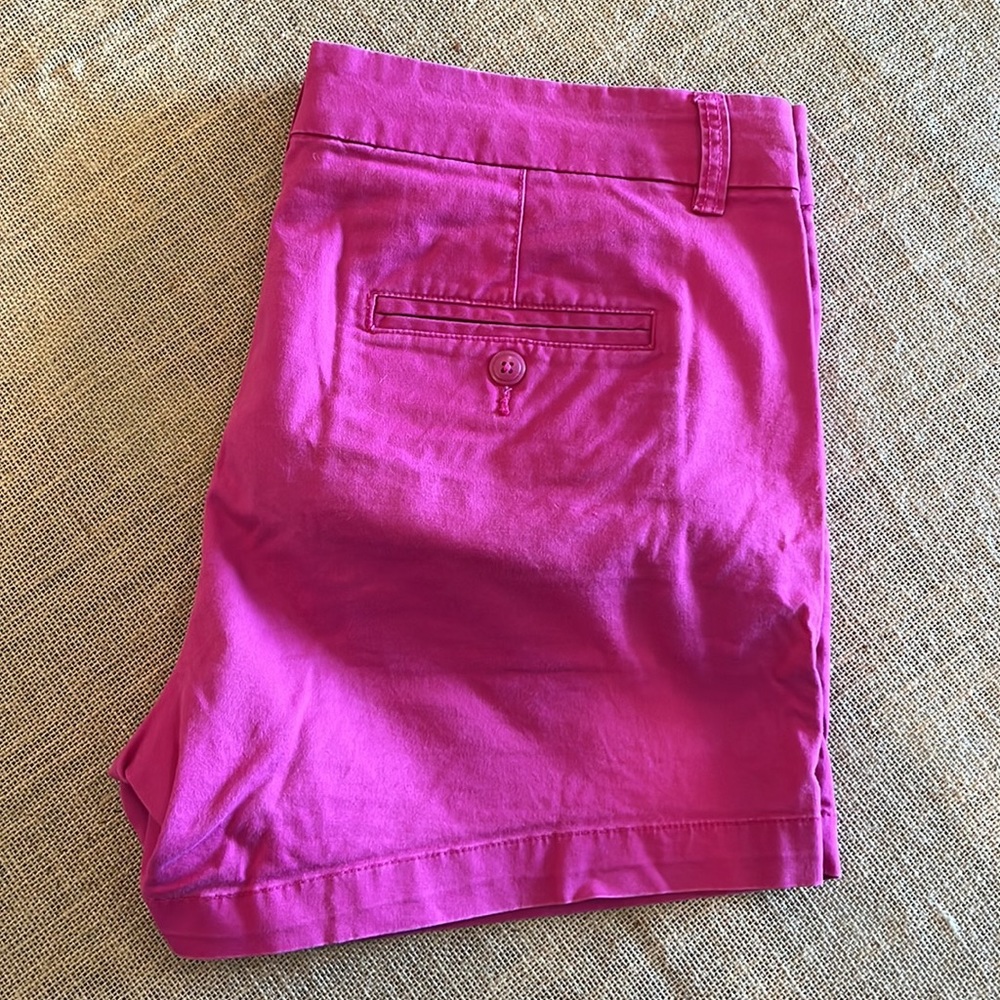 Women’s Gap Khaki Shorts in Pink